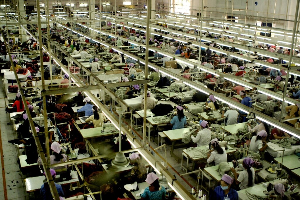 Näherinnen in einer Kleiderfabrik